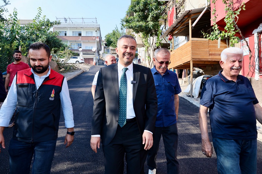 Dumlupınar Mahallesi sakinlerinden Başkan Toptaş’a asfalt teşekkürü
