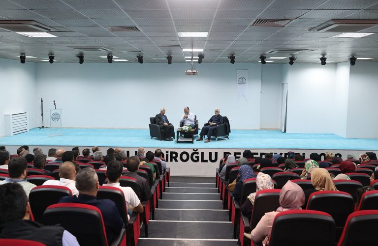 Gazze Bilinci Konferansı Murat Akkurt Gençlik Merkezi’nde Gerçekleşti