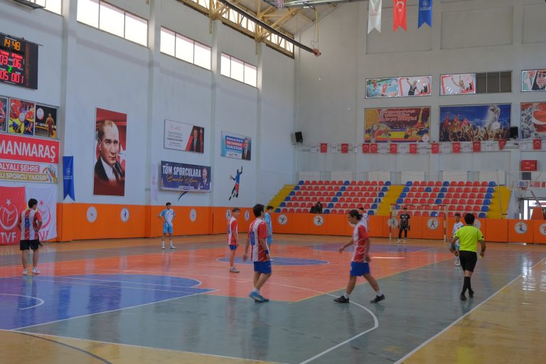 Onikişubat Belediyesi’nin Cumhuriyet Spor Şöleni’nde futsal heyecanı başladı