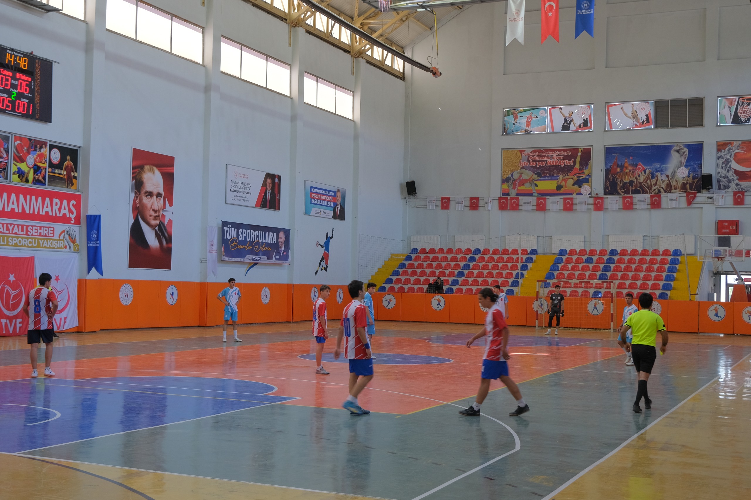 Onikişubat Belediyesi’nin Cumhuriyet Spor Şöleni’nde futsal heyecanı başladı