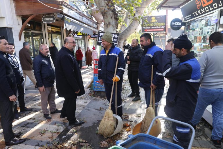 Başkan Akpınar Fırtınadan Etkilenen Esnafı Ziyaret Etti