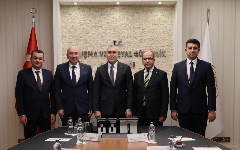 Rektör Yasım’dan Çalışma ve Sosyal Güvenlik Bakanı Işıkhan’a Ziyaret