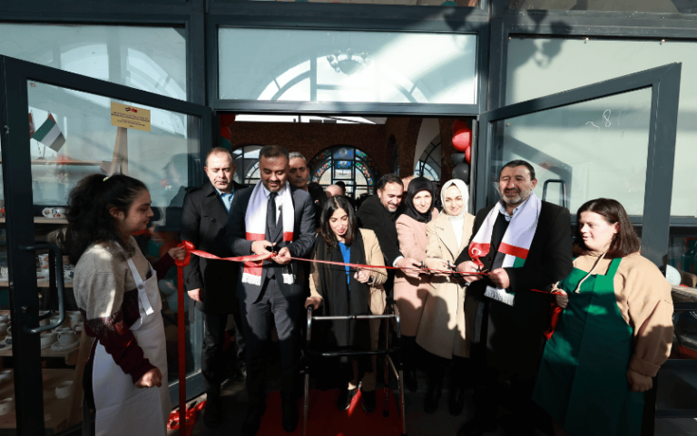 Onikişubat Belediyesi, BAE Büyükelçiliği ve Deniz Feneri Derneği desteğiyle Seramik Kursu açtı