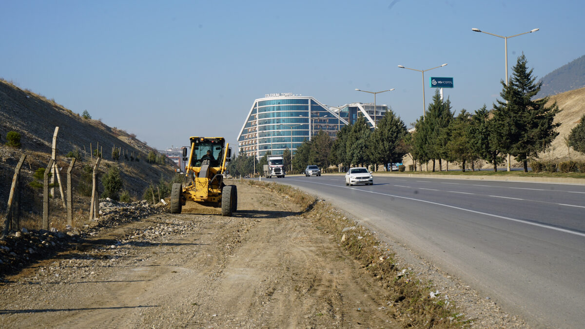 Büyükşehir’den Şehrin Ana Arterlerinde Temizlik