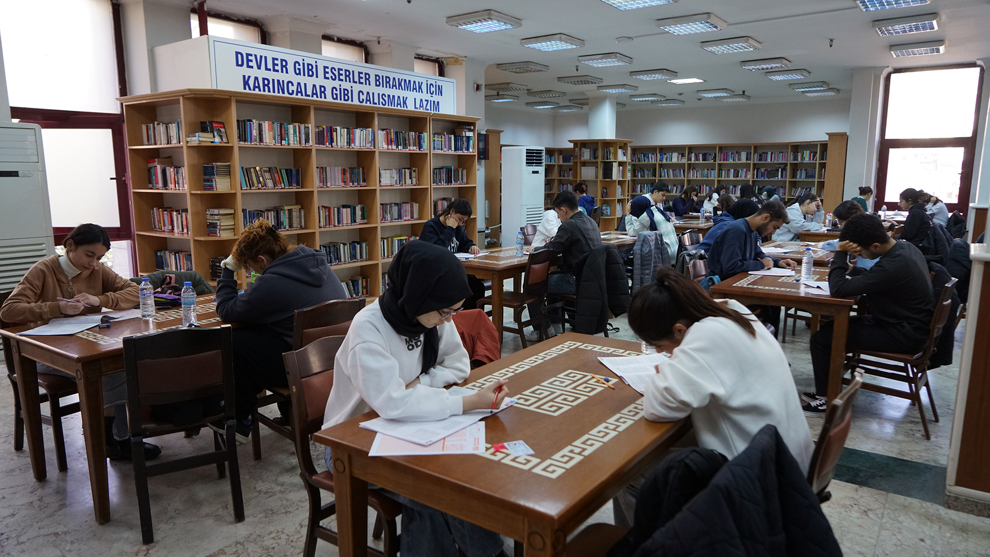 Büyükşehir, Üniversite Hazırlığında Öğrencilerin Yanında!