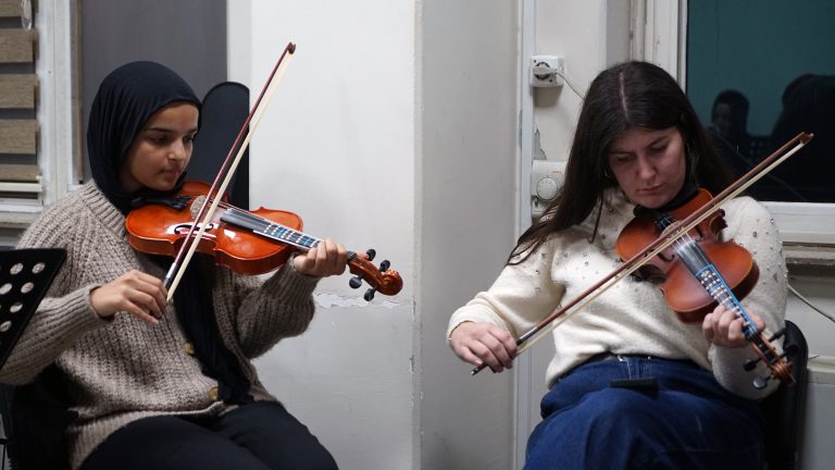 Müziğe Gönül Verenler KAMEK’in Keman Kursunda Buluştu