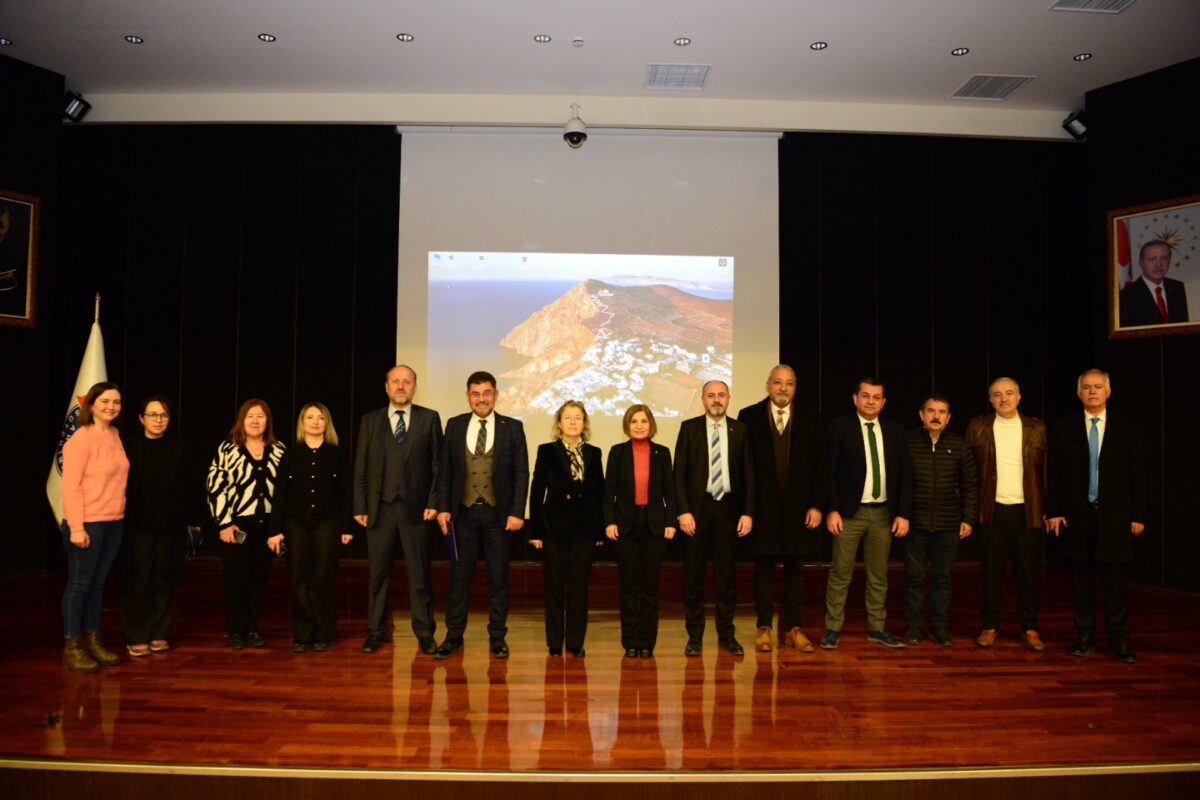 6 Şubat Depremlerinin Yıl Dönümünde “Doğal Jeolojik Tehlikeler ve Sismik Riskler” Konulu Konferans Verildi