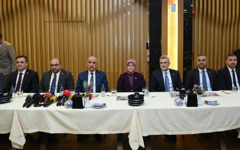 Başkan Görgel Müjdeleri Paylaşmaya Devam Ediyor… “Stadyum Projesi Bakanlığa Teslim Edildi, Raylı Sistem Master Planı Yapılıyor”