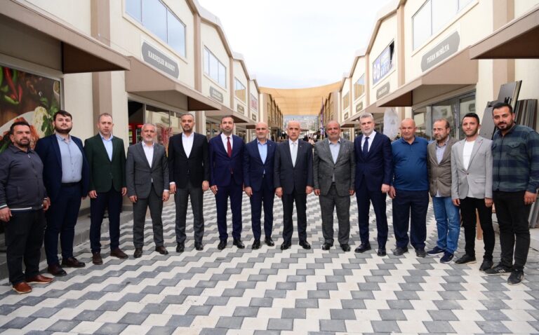 Başkan Görgel, Derepazarı Çarşısı’nda Esnaf ve Vatandaşlarla Bir Araya Geldi