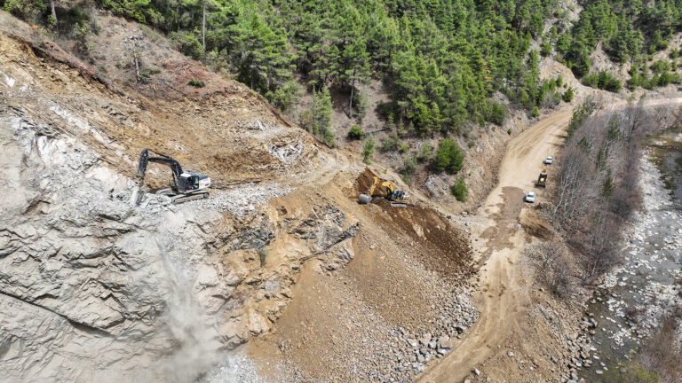 Andırın’la Merkezin Ulaşımını 20 Kilometre Kısaltacak Yol İnşaatı Hızla İlerliyor