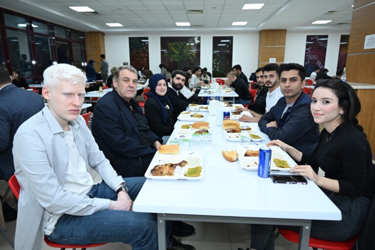 Rektör Yasım, İftar Programında Öğrencilerle Buluştu