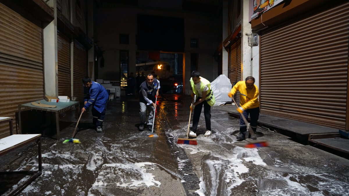 Büyükşehir, Bayram Öncesi Temizlik Seferberliğini Sürdürüyor