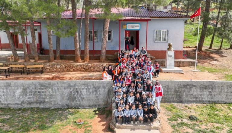 Gençlik Meclisi’nden Minik Yüreklere Büyük Dokunuş