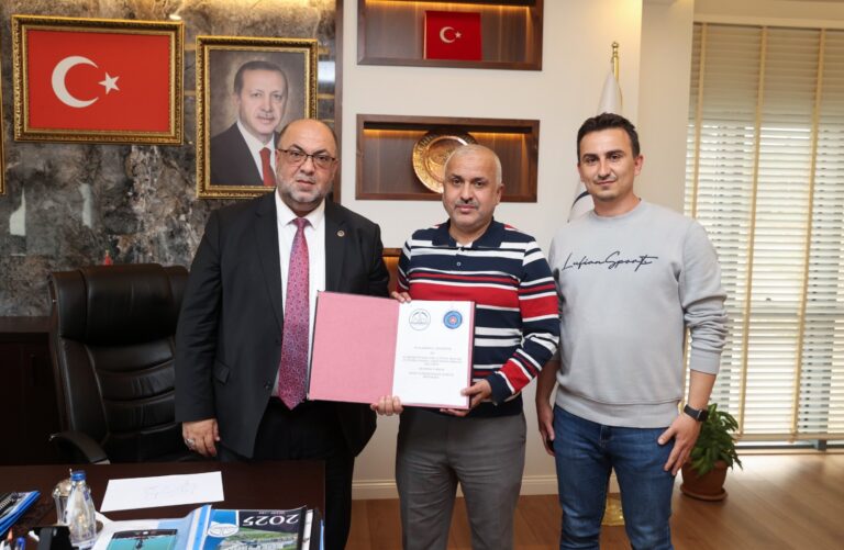 Başkan Akpınar, “Park Ve Bahçelerimizin Banklarını Meslek Liselerimiz Üretmeye Devam Edecek”