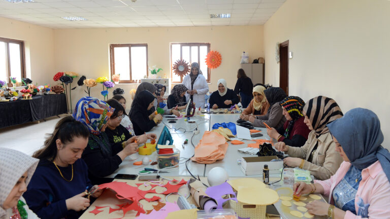 Kadınlar Büyükşehir’in Kursunda Hem Sosyalleşiyor Hem Üretiyor