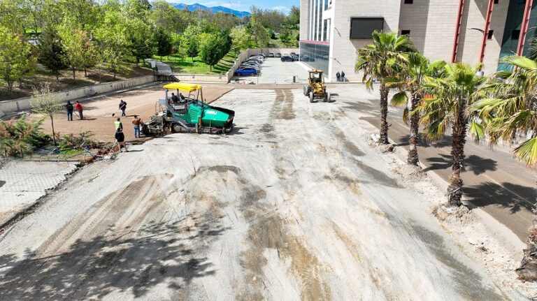 Büyükşehir, Üniversite Hastanesinde Ulaşım ve Otopark Sorununu Çözüme Kavuşturuyor