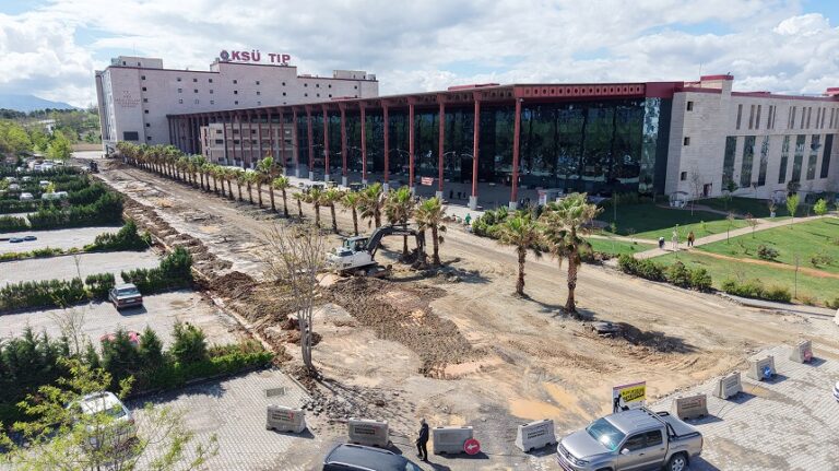 Büyükşehir, Üniversite Hastanesinin Yolunu Yeniliyor