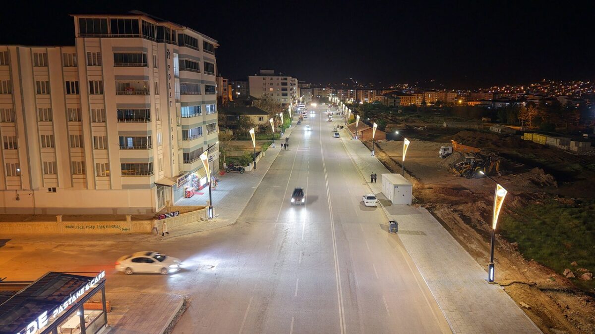Büyükşehir Afşin’de Şehit Fırat Yılmaz Çakıroğlu Caddesi’ni Yeniledi
