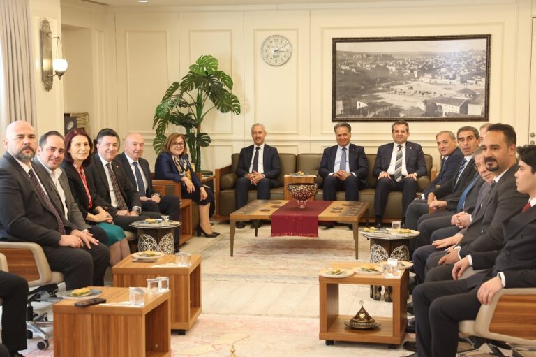 Rektör Yasım, Gaziantep Büyükşehir Belediyesi Başkanı Fatma Şahin’in Misafiri Oldu