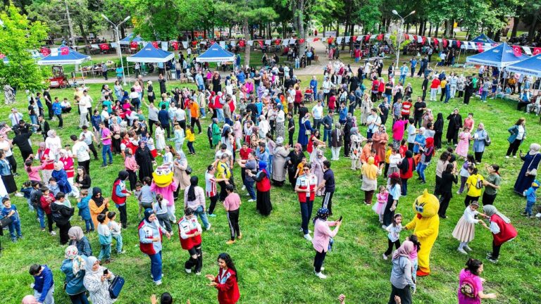 Büyükşehir’den Özel Vatandaşlara Renkli Şenlik