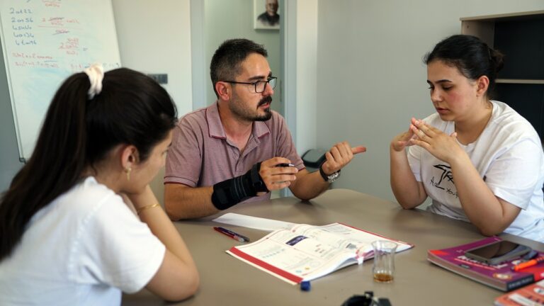 Etüt, Kütüphane, Sosyal Alanlar: Pusula Maraş Gençleri Bekliyor