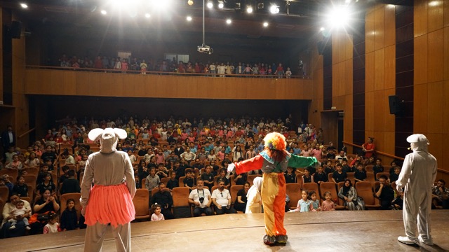 Renkli Kostümler, Büyük Alkışlar; “Sam ile Julia” Çocuklarla Buluştu