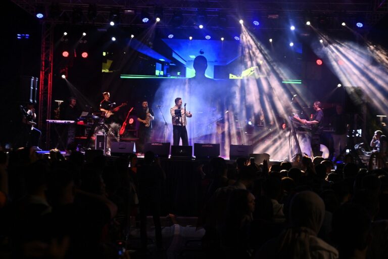 Onikişubat Gençlik Festivali’nin ilk konserinde Oğuzhan Koç sahne aldı