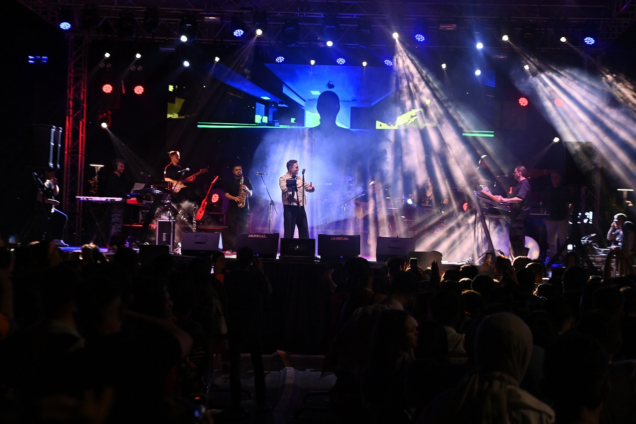 Onikişubat Gençlik Festivali’nin ilk konserinde Oğuzhan Koç sahne aldı