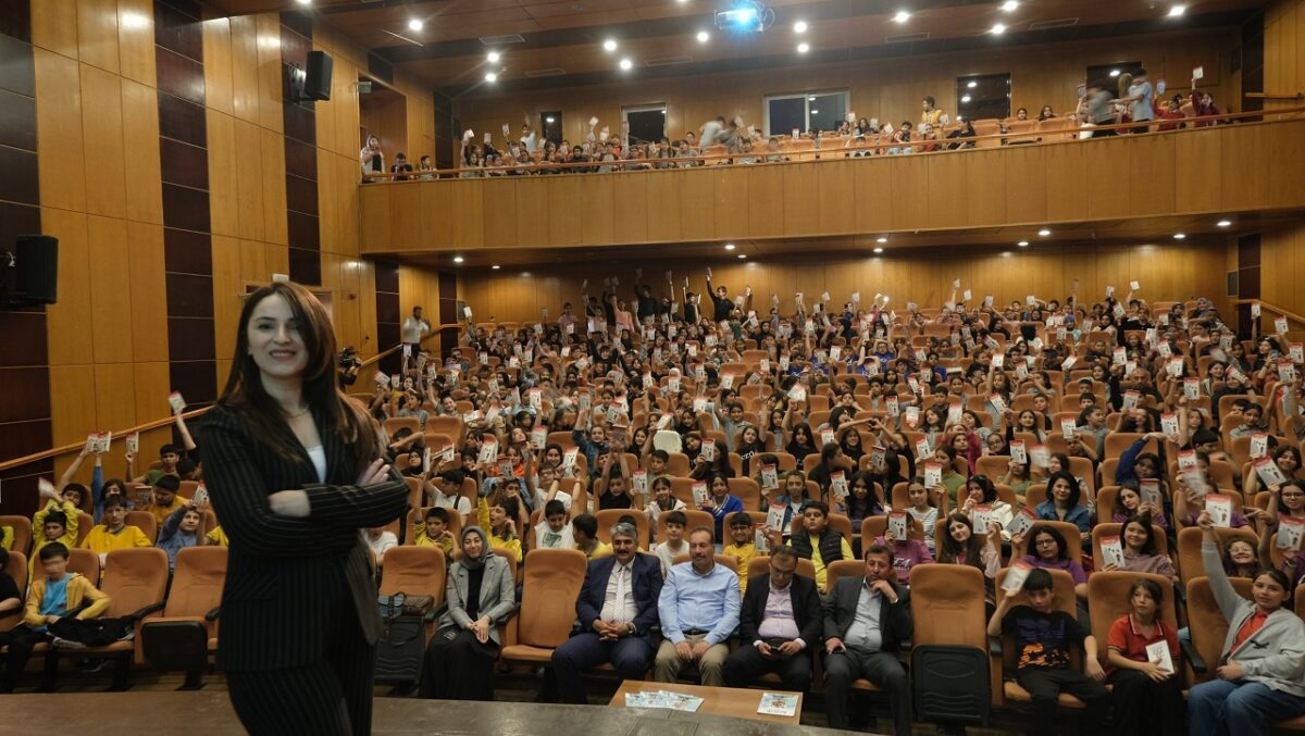 Onikişubat Okuyor’da bu hafta ‘Kelimelerle Örülen Dünyamız’ konuşuldu