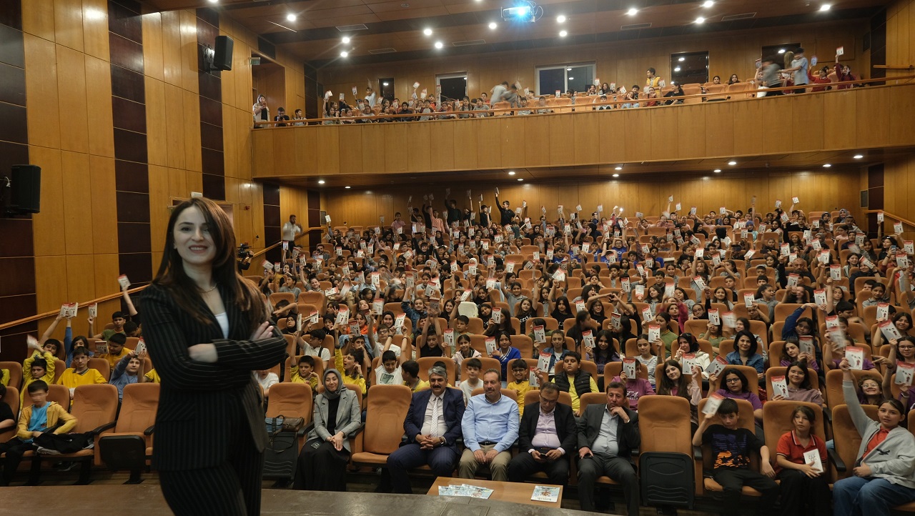 Onikişubat Okuyor’da bu hafta ‘Kelimelerle Örülen Dünyamız’ konuşuldu
