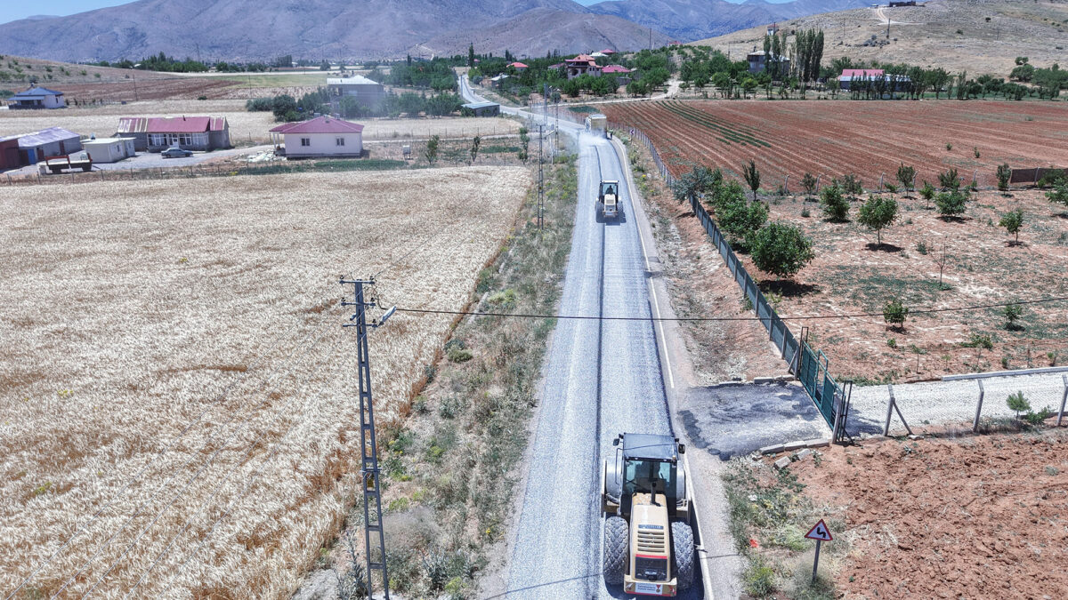 Afşin Kırsalında Ulaşım Rahatlıyor; Altunelma – Arıtaş Yolu Yenilendi