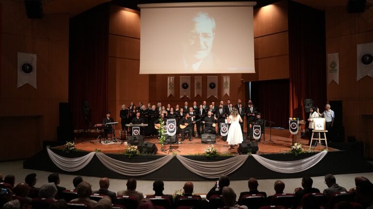 Mahzuni Şerif’in Türküleri, Şehrinde Sevenleri İçin Yükseldi