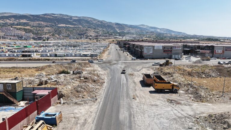 Büyükşehir, Yeni Sanayi Sitesi’ni Etaplar Halinde Asfaltlıyor