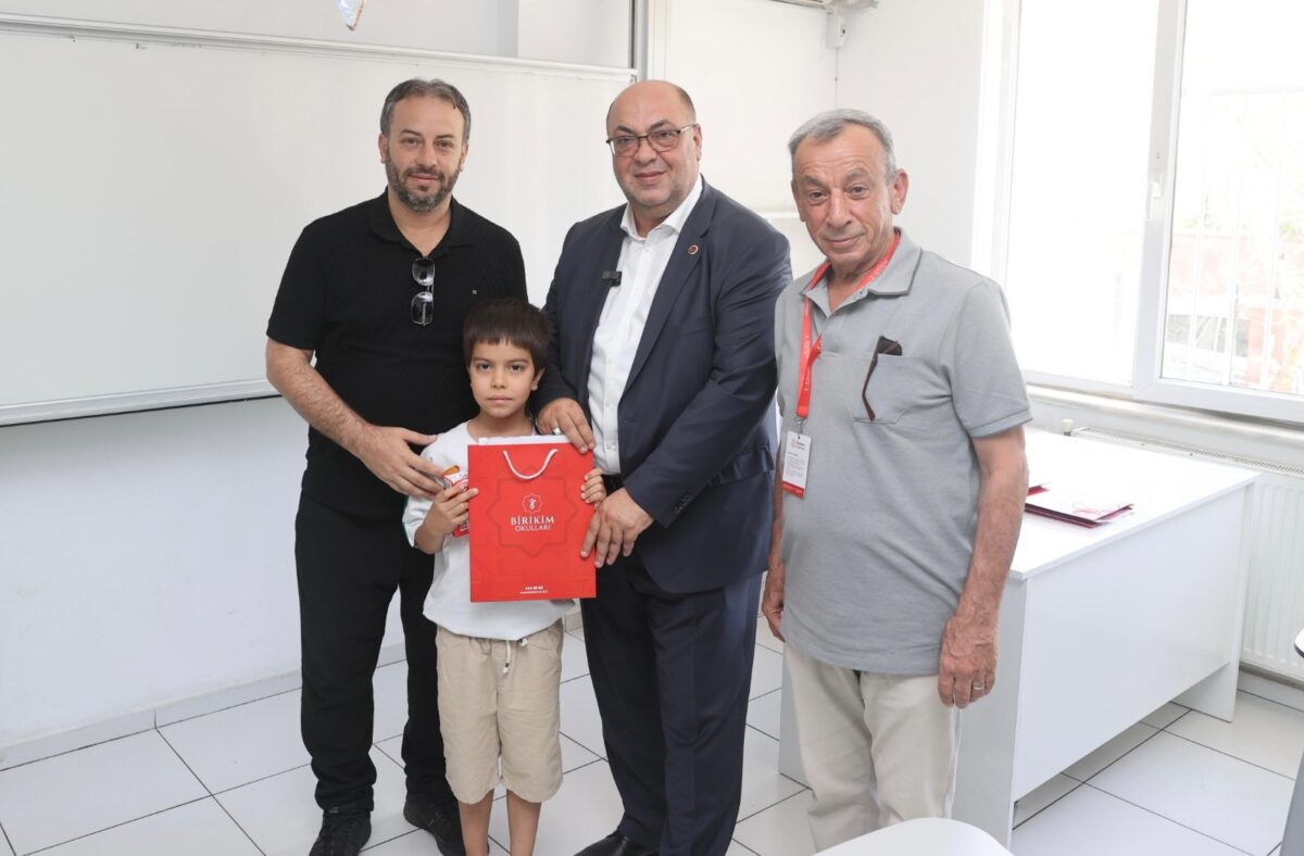 Başkan Mehmet Akpınar’dan Karne Heyecanı Yaşayan Öğrencilere Mesaj