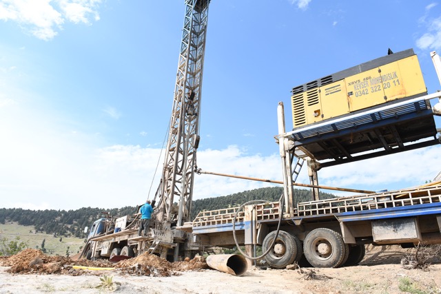 Büyükşehir 21 Mahalledeki Köy Evleri İçin Yeni İçmesuyu Altyapısı İnşa Ediyor