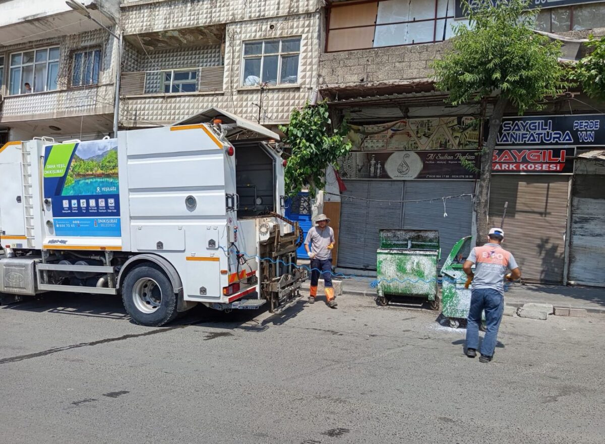 Onikişubat Belediyesi’nden bayramda alkış alan temizlik harekâtı