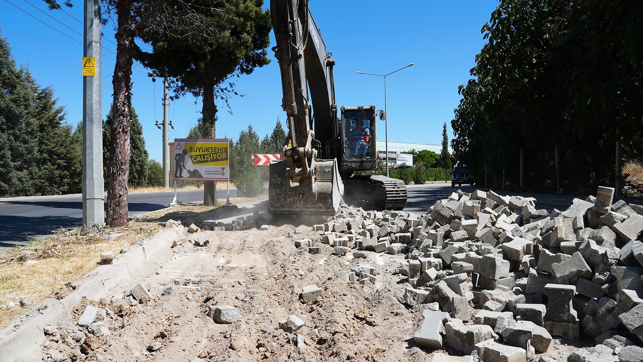 Büyükşehir, Onikişubat’ta OSB ve 2 Mahallenin Daha Ulaşımını İyileştiriyor