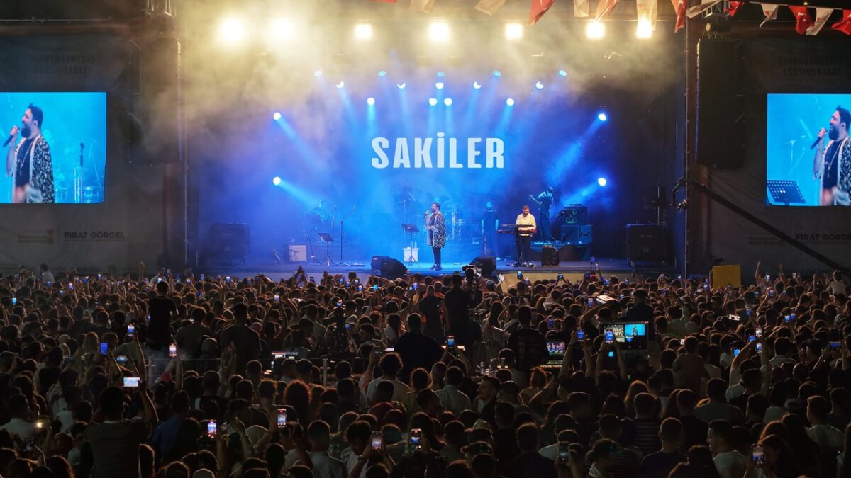 Sakiler’den Ağustos Fuarı’nda Unutulmaz Bir Gece