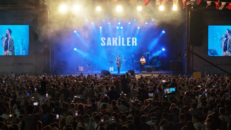 Sakiler’den Ağustos Fuarı’nda Unutulmaz Bir Gece