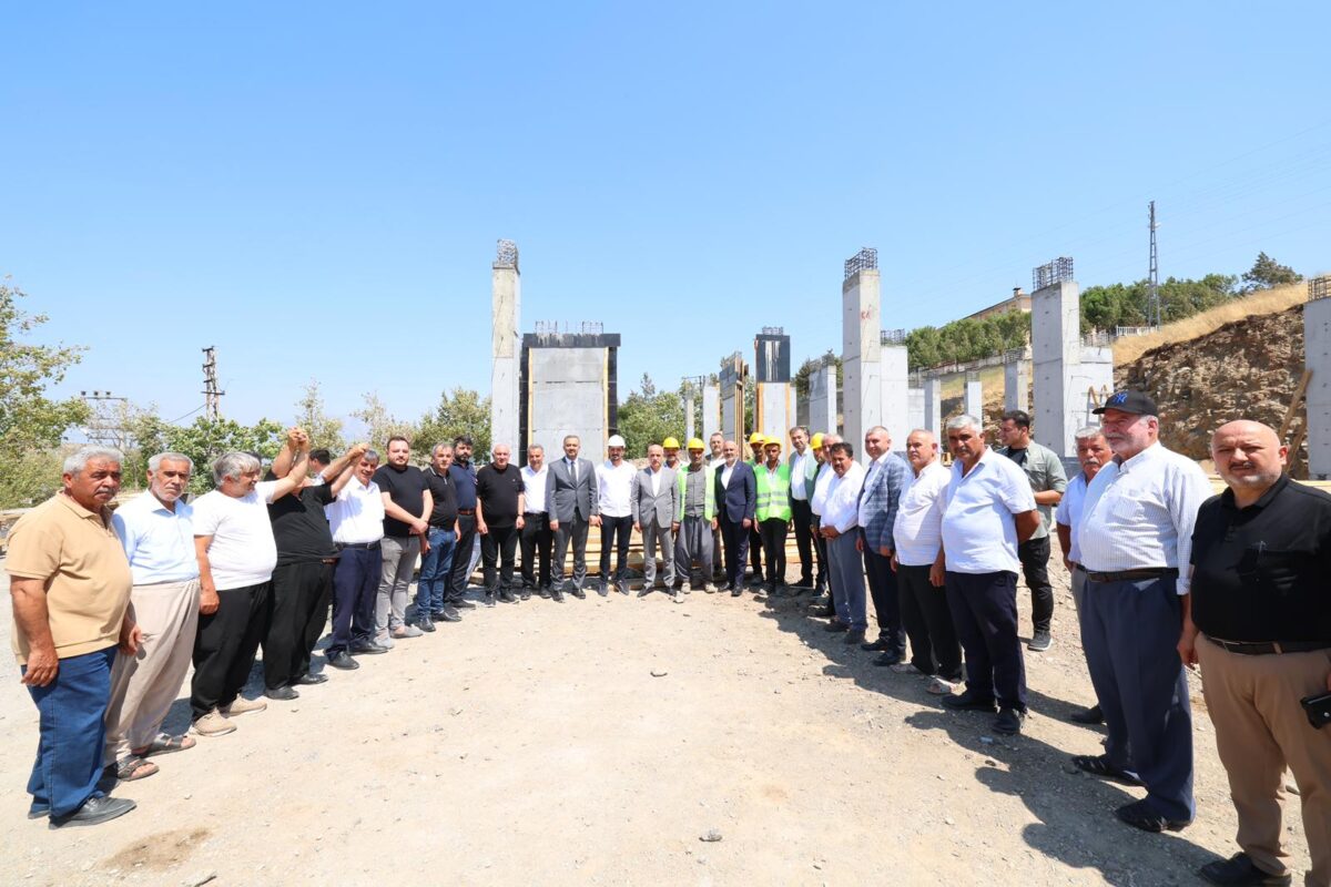 Kirişci ve Toptaş, Kale Gençlik Merkezi inşaatında incelemelerde bulundu