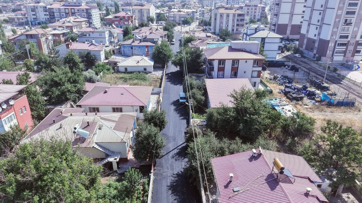 Büyükşehir, Elbistan’da Bir Mahallenin Daha Ulaşımını İyileştirdi