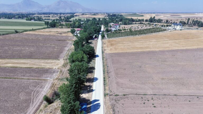 Elbistan Kırsalında da Daha Konforlu Ulaşım İçin Büyükşehir Sahada