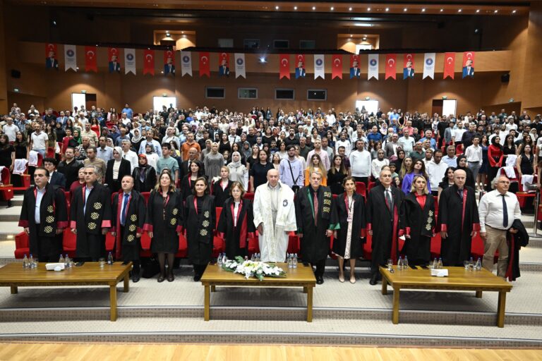 Kahramanmaraş Sütçü İmam Üniversitesi’nde Tıp Fakültesi Öğrencileri Beyaz Önlüklerini Giydi