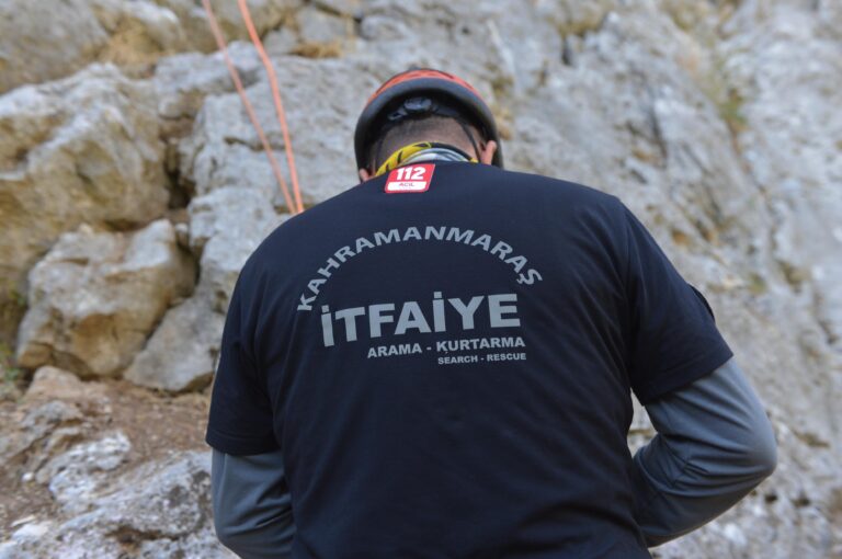 Büyükşehir İtfaiyesi’nden Dağcılık ve Yüksekten Kurtarma Eğitimi