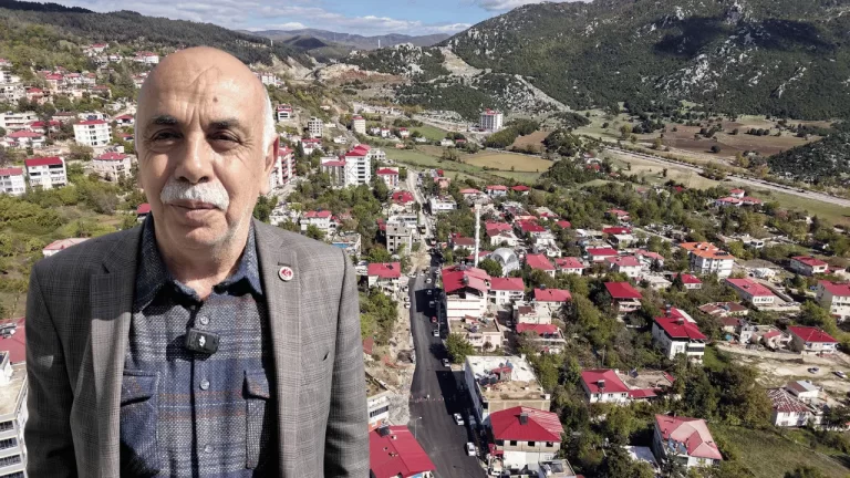 Büyükşehir, Andırın’da 2 Kilometrelik Arteri Sıcak Asfaltla Kaplıyor