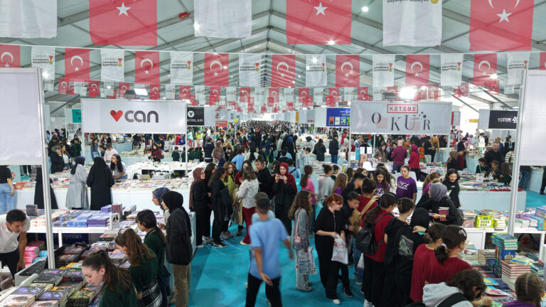 Kitap Fuarı’nda 6. Gün; Kitap Aşkı İlk Günkü Gibi!