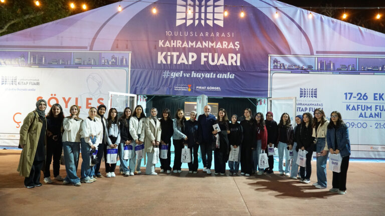 Tarık Tufan, Kitap Fuarı’nda Okurlarla Buluştu