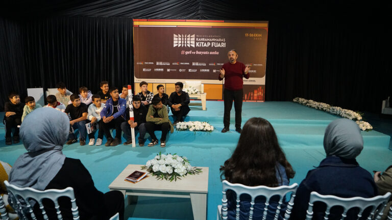 Tufan Gündüz, Kitap Fuarı’nda Tarihin Kapılarını Araladı
