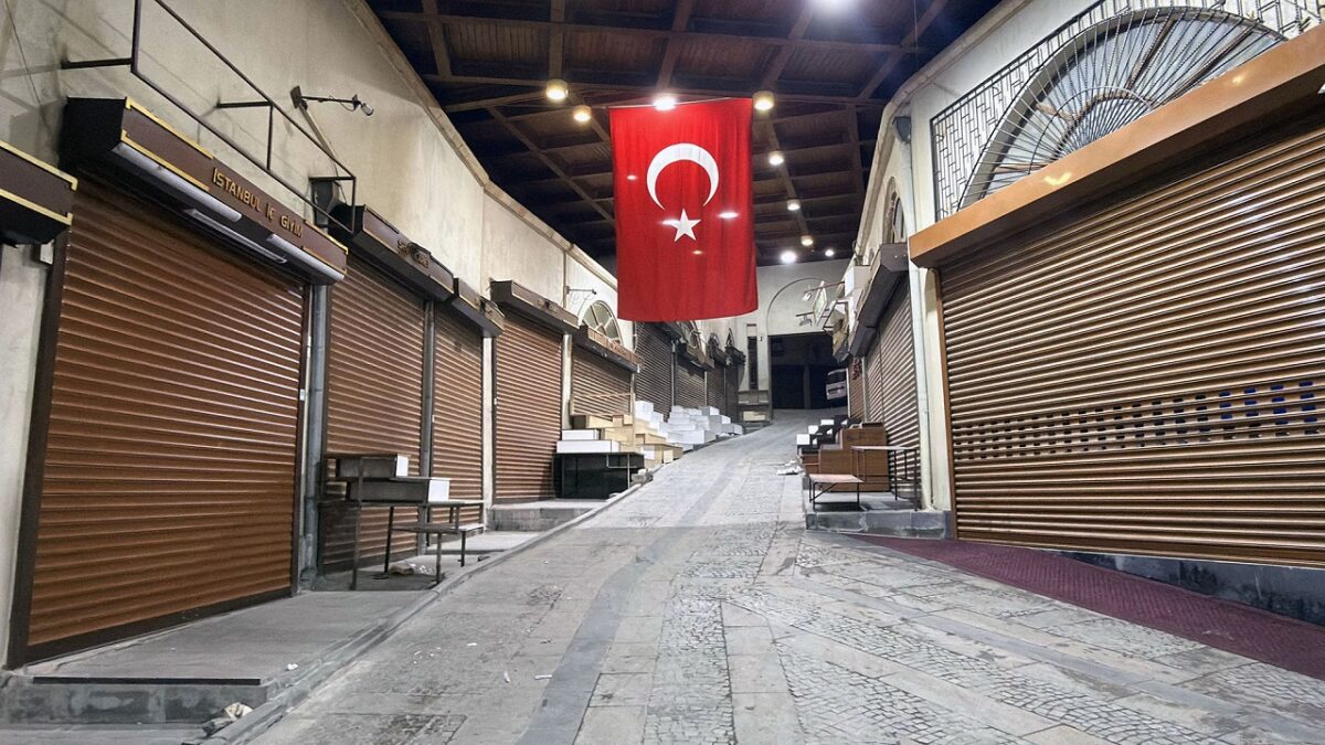 Asırlık Çarşıda Modern Dokunuş; Aydınlatmalar Baştan Aşağı Yenileniyor