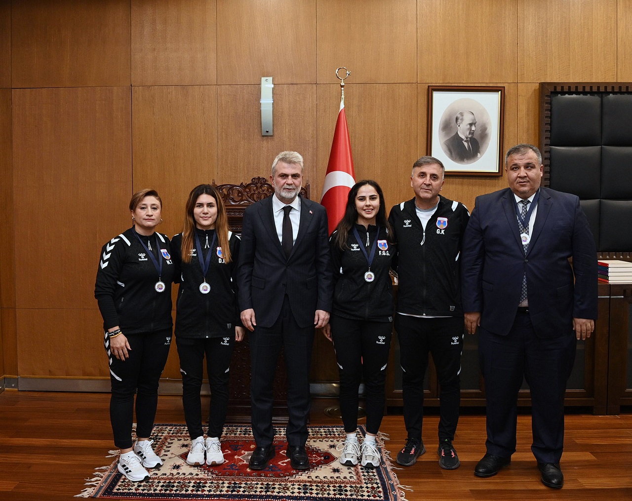 Başkan Görgel, Avrupa’ya Damga Vuran Büyükşehir’in Kadın Goalball Takımını Ağırladı
